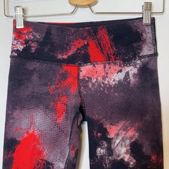 Alo Ruby Red Smoke Print Airbrush Leggings Size Small - Picture 6 of 12